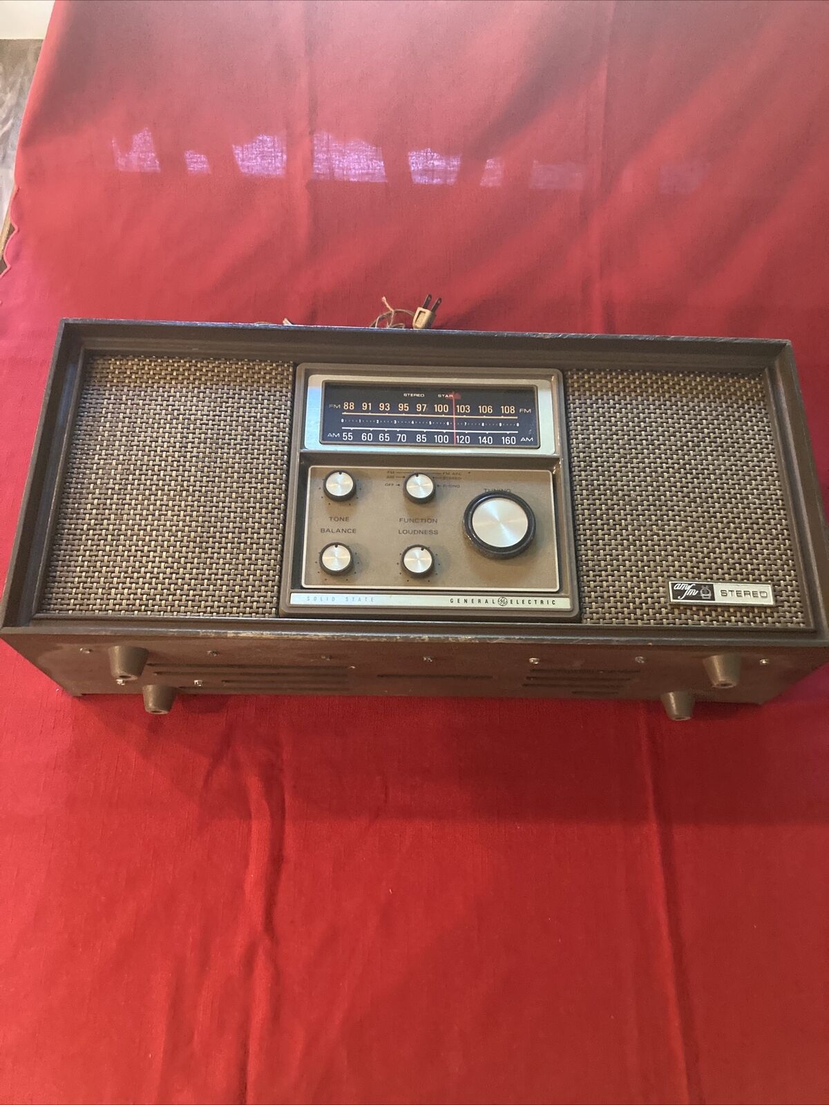 Large Vintage General Electric Dual Speaker AM/FM Radio. Model Unknown