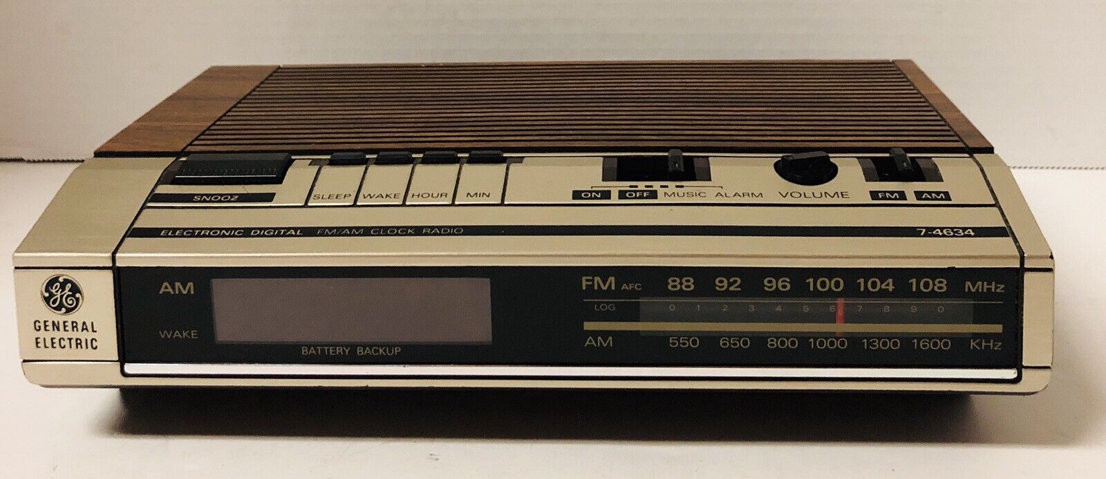 Vintage General Electric AM/FM Alarm Clock Radio Model 7-4634B Red Display 1970s