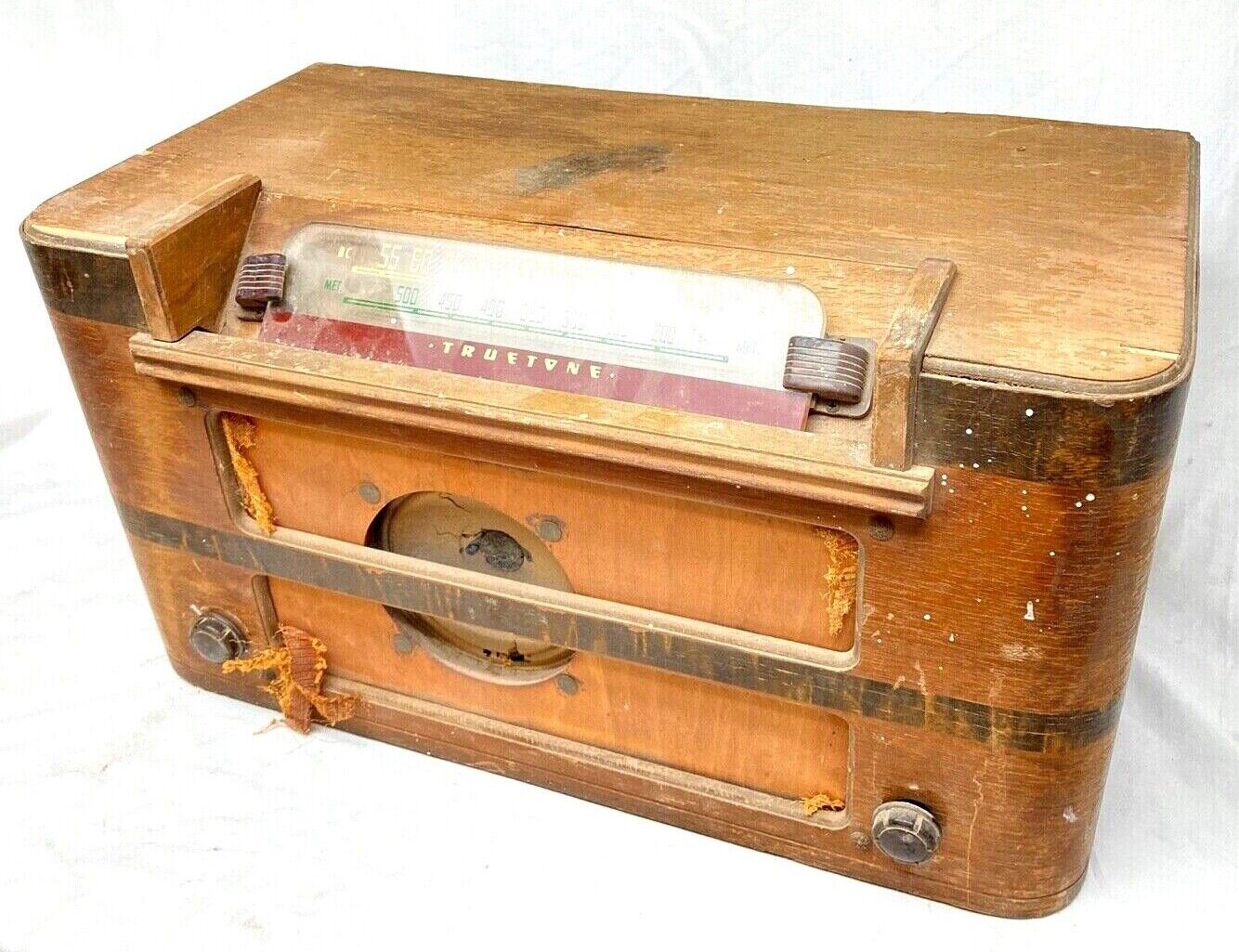 Vintage Truetone Model D2663 Wood Case Radio---Farm Find